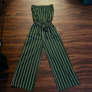 92% Polyester and 8% Spandex.